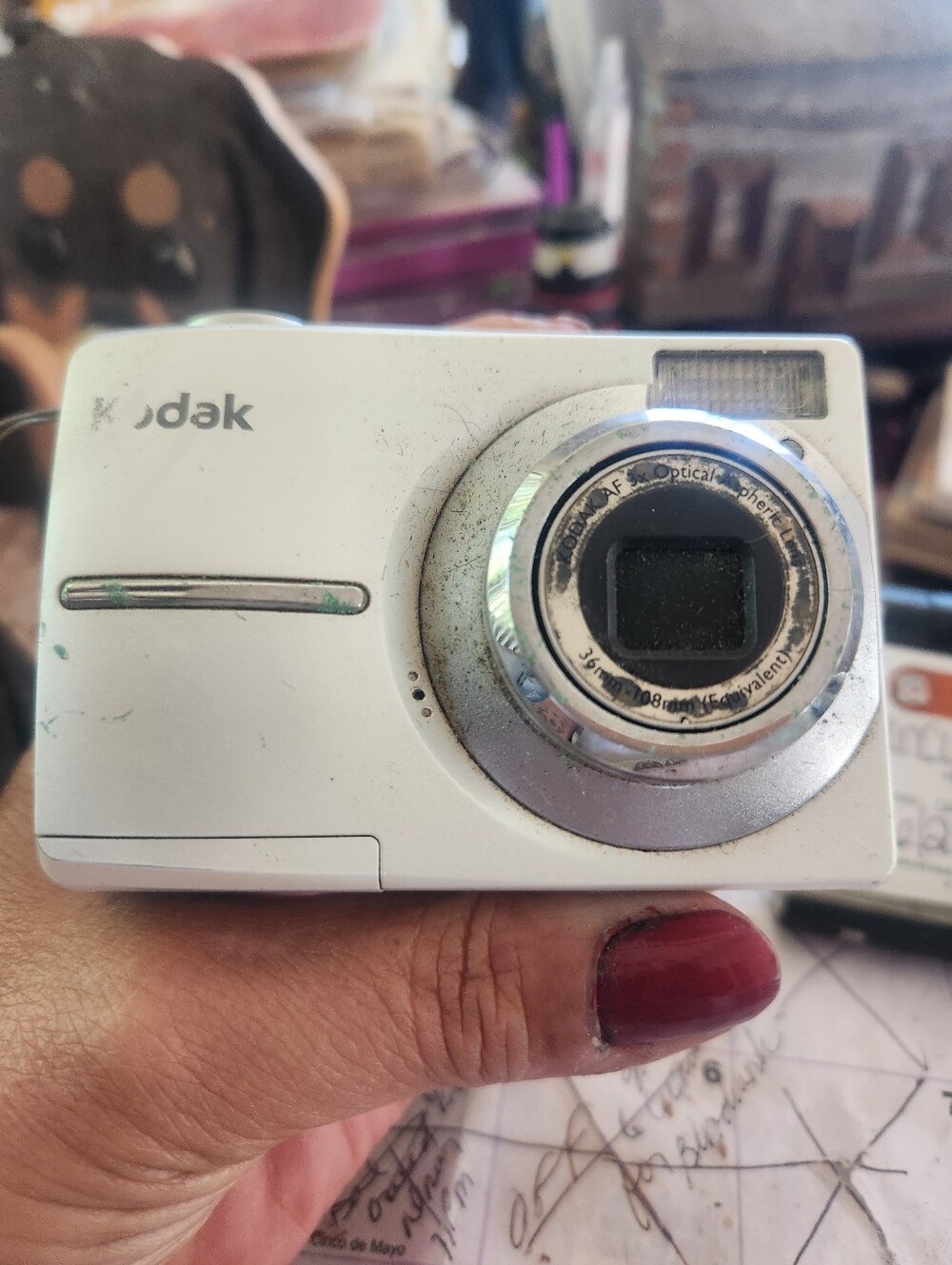 Kodak White and Silver Compact Digital Camera